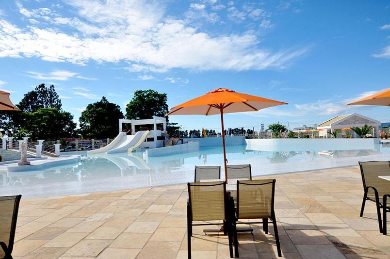Thermas Lacqua Diroma Com Piscina De Ondas Gratis 24Horas Caldas Novas Kültér fotó