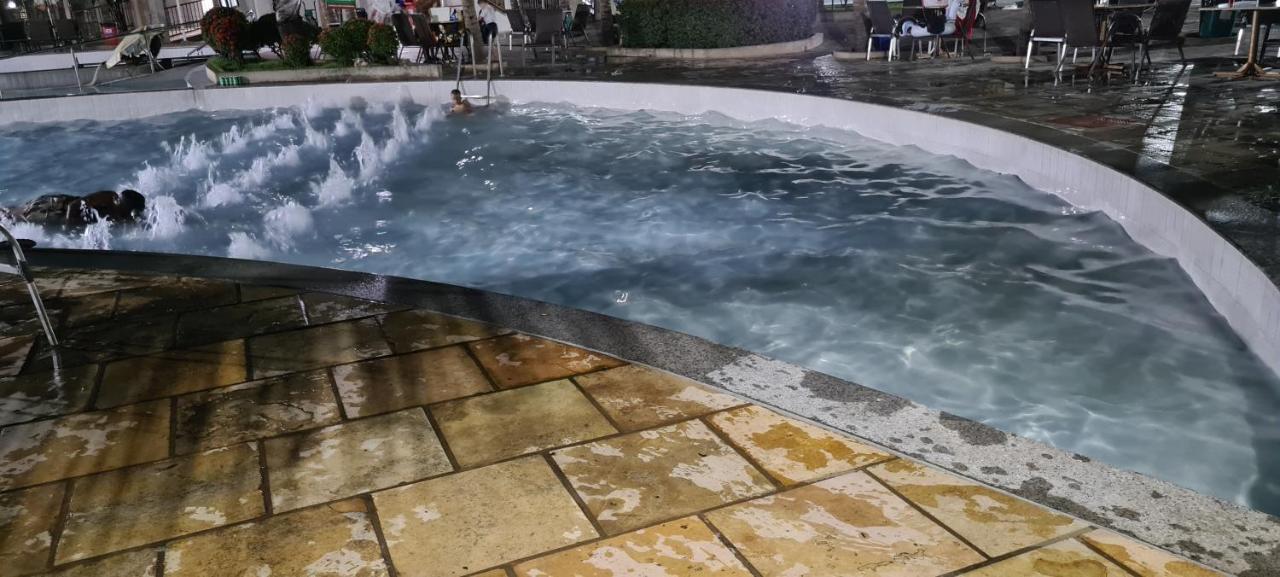 Thermas Lacqua Diroma Com Piscina De Ondas Gratis 24Horas Caldas Novas Kültér fotó