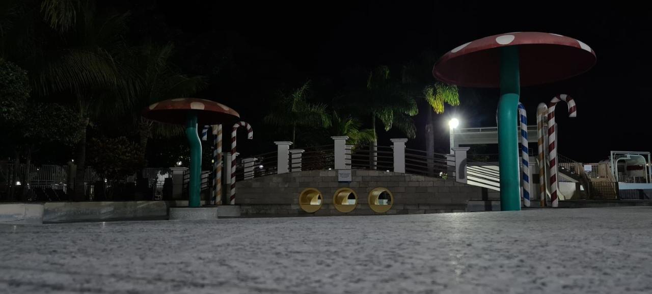 Thermas Lacqua Diroma Com Piscina De Ondas Gratis 24Horas Caldas Novas Kültér fotó